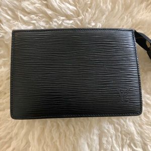 LOUIS VUITTON

Black Epi Leather Toilette 15